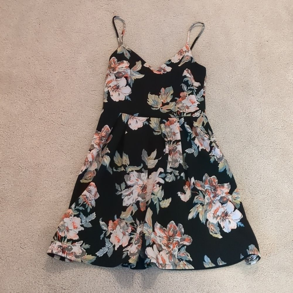 Soprano Black Floral Mini Dress Size M